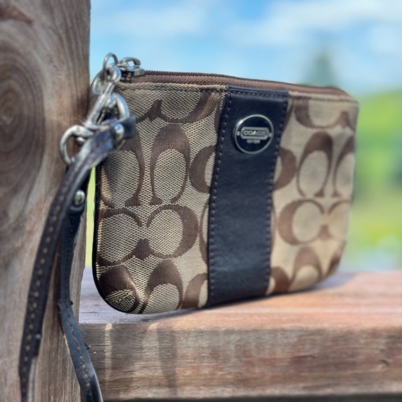 Coach Wristlet Heritage Signature Chelsea - Picture 2 of 5